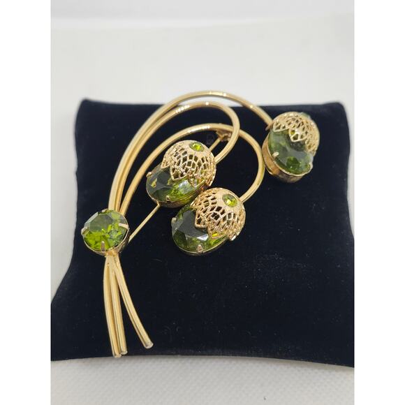 1970 Juliana D&E For Sarah Coventry Green Crystal Flower Touch of Elegance Pin - Picture 1 of 7